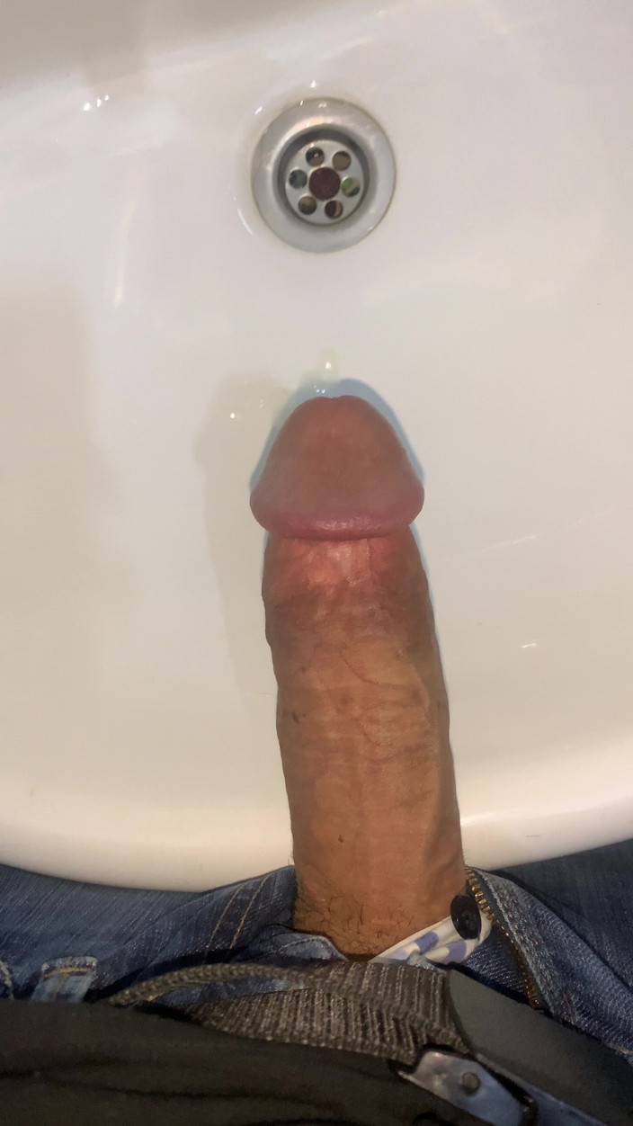 Preek Fans: 직장에서 발정난 원인을 따먹어야 했습니다.