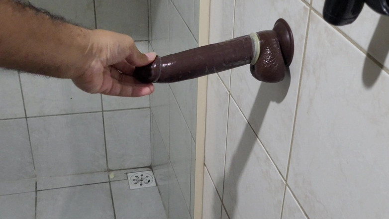 Luksmen1: Zkouším první dildo, které jsem dostal od klienta – hluboké dávivé...