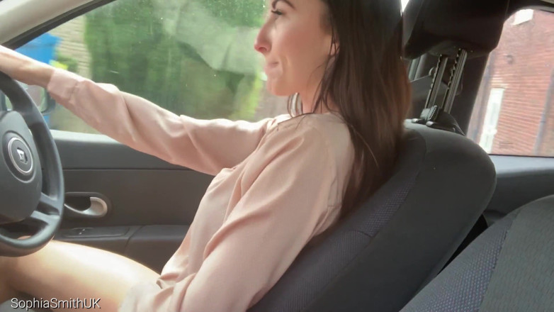 SophiaSmithUK: Sexy meisje gaat rijden