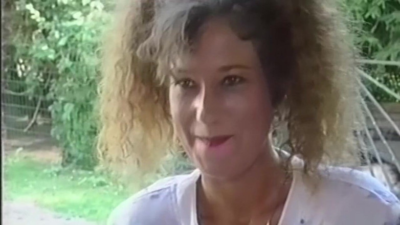VHS-Vixxxen: Він показує зведеній сестрі, де висить молоток