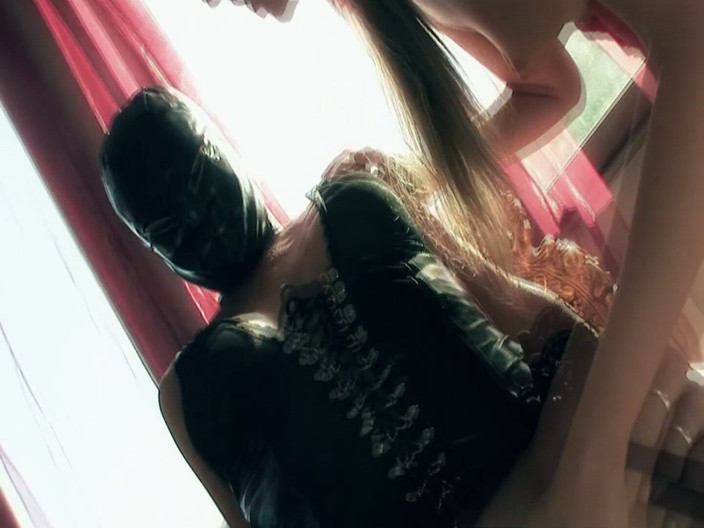 The Window of Sex: Des salopes en latex font un trio anal 3_blonde avec un...