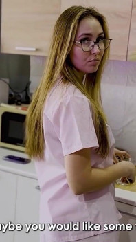 Enteado deixou porra grossa na bunda da madrasta. - Se você quer me foder na bunda, então faça