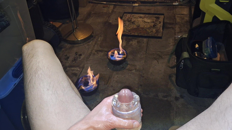 SteveSmokeHolland: Сеанс No22, трах штучної плоті, анальний вібратор і соски