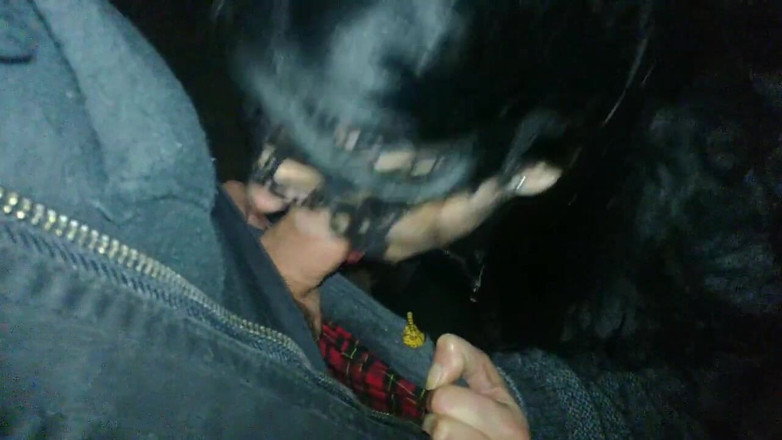 Toilet Mommy: Я обожаю, когда он жестко кончает на мое лицо