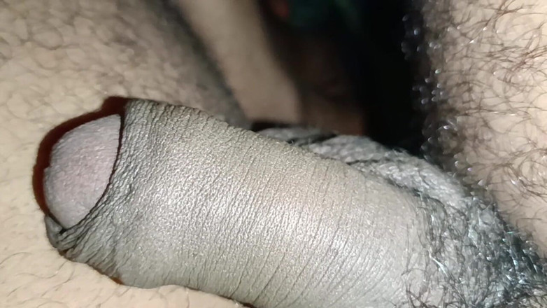 Sannu: Hintli adam yatak odasında yaraklı crastel prezervatifi