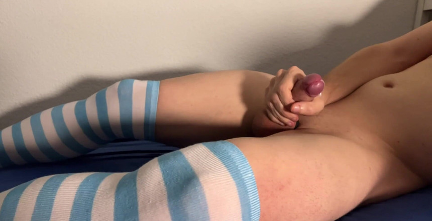 Jaidensensual: Недавно я купил новую игрушку он заставил меня дрожать как сумасшедший и заставил меня выстрелить массивную порцию определенно стоит средств, и я буду d