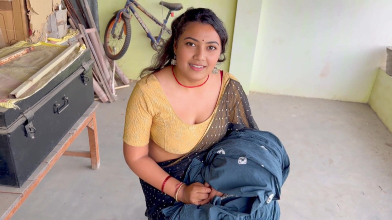 Hotty_ragini: Saya pergi ke rumah bhabhi semasa bercuti musim panas dan...