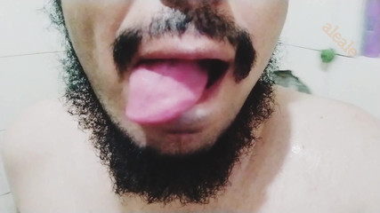 Ale Ale: Apakah Anda ingin menghisap lidah?