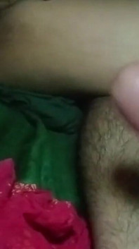Karım elleriyle toprağımın suyunu düşürdü, ateşli desi seksi karım
