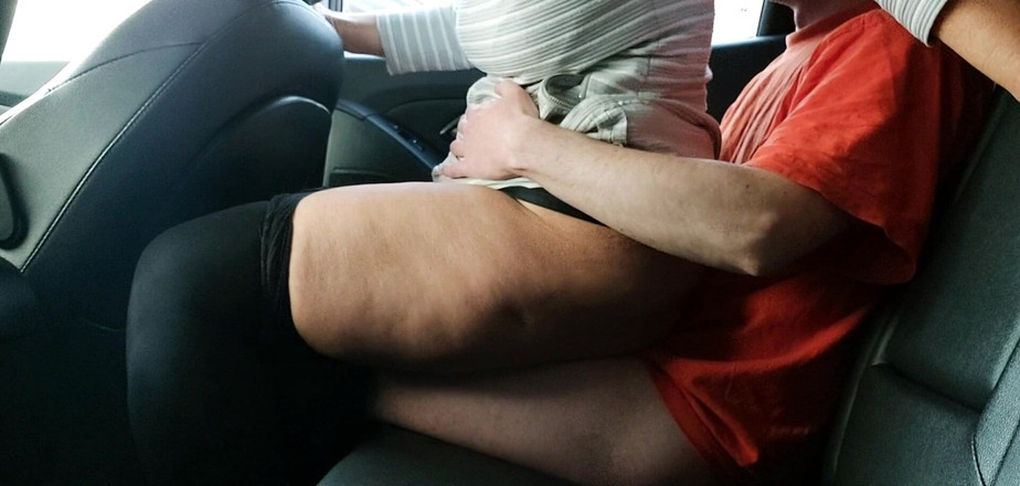 Step Mommy: Üvey anne arabada üvey oğluna biniyor