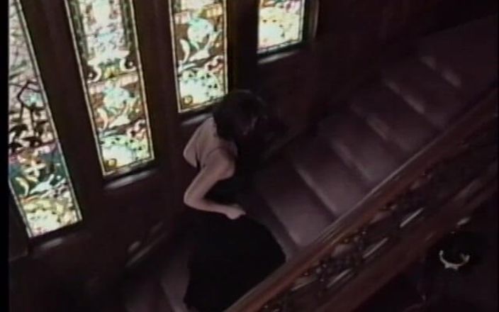 Old Good Porn: マフィアのボス、アリッサ・ラブの若い継娘は、継父の環境で本物のネズミを見つけることができました
