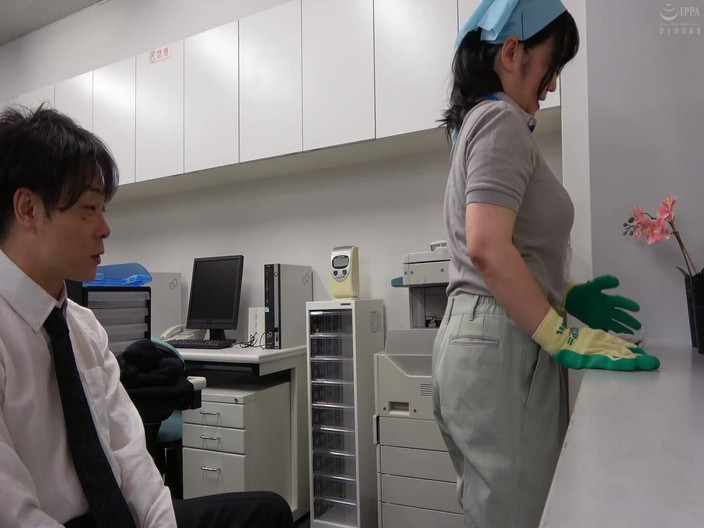 Raptor Inc: Přestaň mě škádlít, Budem chtít šukat – chytni se za tlustý zadek uklízečky.