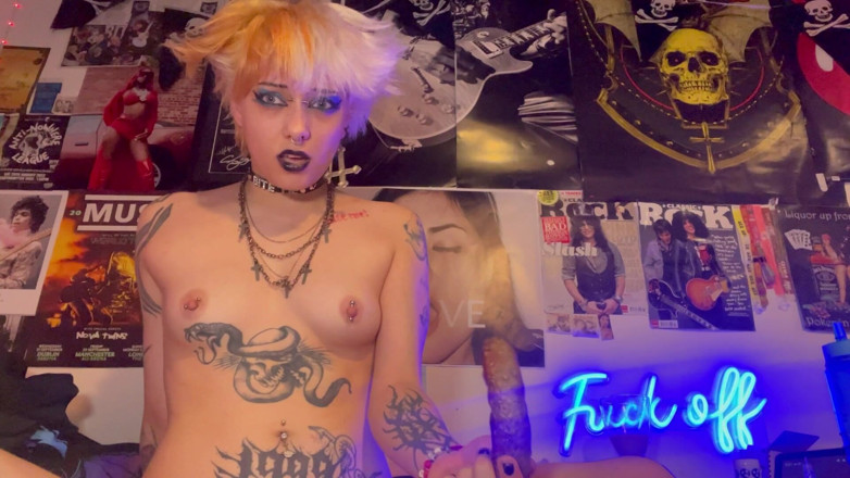 Glitterqueen1999: Ich wusste, dass du betrogen hast!! FREUNDIN schneidet deinen schwanz...