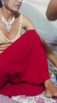 Desi Romantic Hot Indian Sex Video in Saree