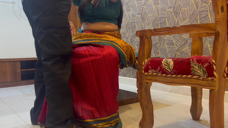 Besharam Jodi: Desi Ấn Độ saree bị đụ bởi người anh kế besharam trẻ hơn...
