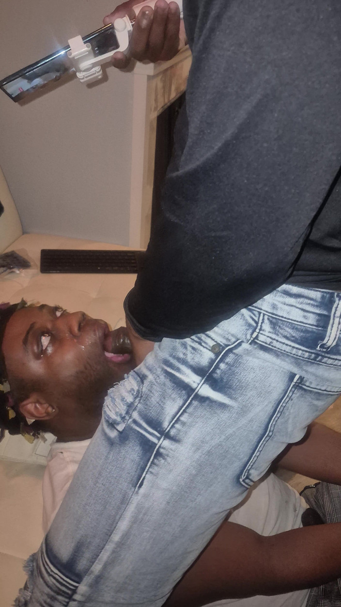 Wondahead21: Yüze oturma tükürük yutuyor yüz sikişi çılgınlığı alfa bu sürtüğün ağzına...