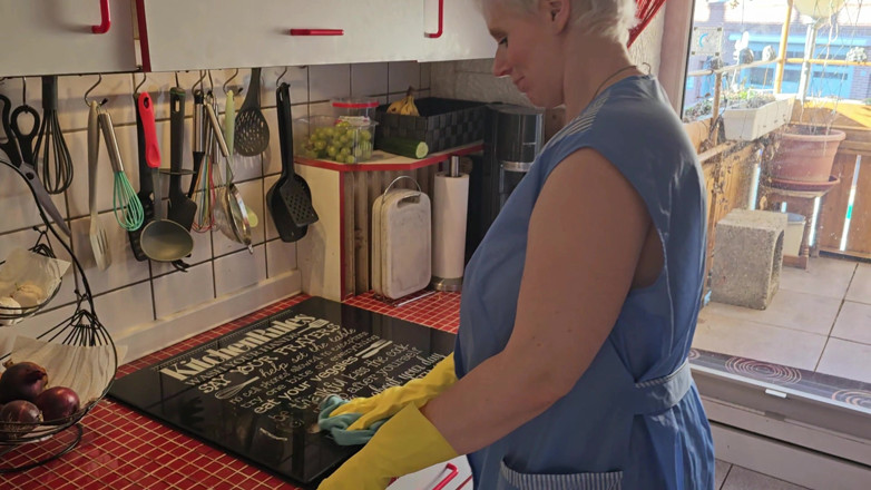 User horny bitch: Fuck in the Kitchen