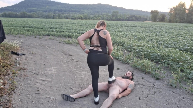 Miss jj chose: Je jen na vás, abyste to našli (ballbusting)