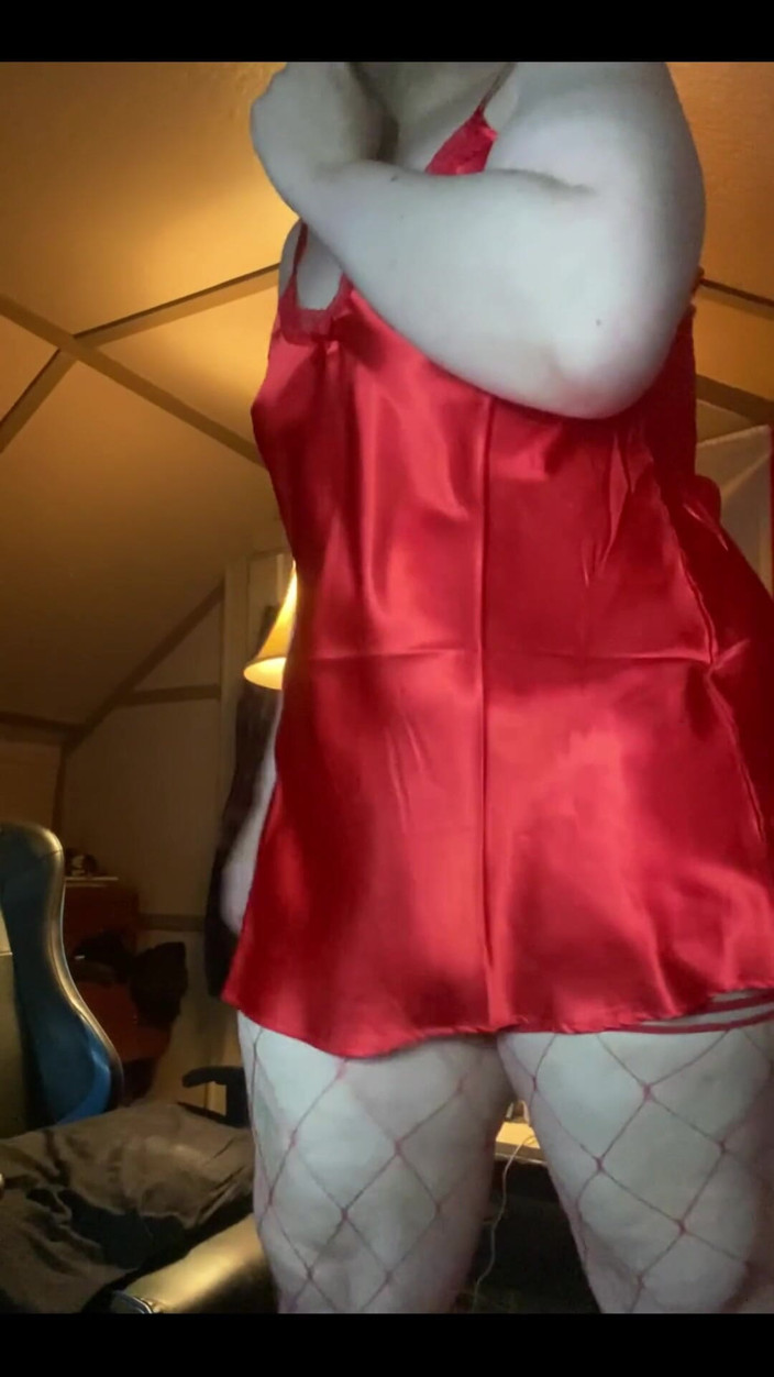 CosmicJones88: Short ass shaking, then some caged penis and dildos.