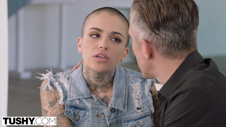 Tushy: Prdelatý anál, jaký jsi nikdy neviděl