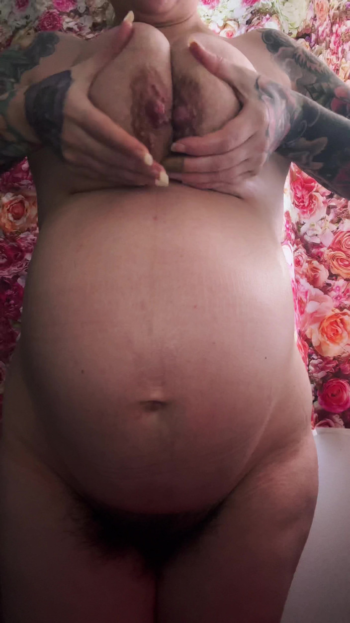 Elizabeth Hunny: 임신 37주차 엘리자베스헌니 배꼽 로션 문지르기