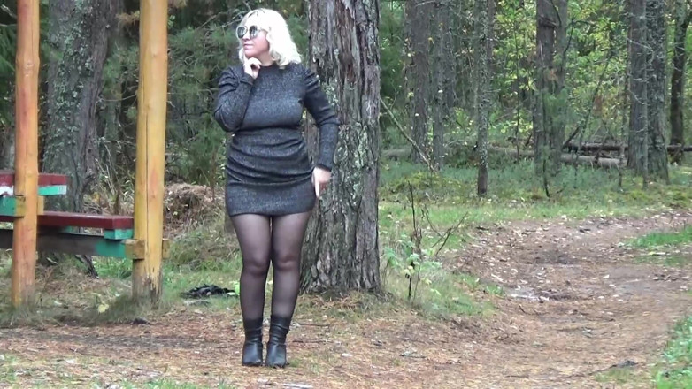 Lady Rose pee pee: Golden Rain 74 - MILF Pee and Tease with Big Ass