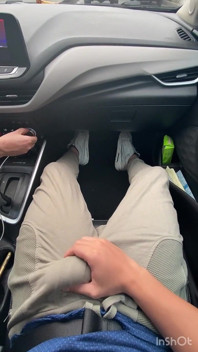 L’Uber devient chaud et je l’invite chez moi