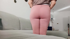 fartingclub01: Une PAWG mignonne pète dans un legging