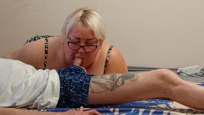 Zona901: Acabando de una mamada profunda en la boca de mi...