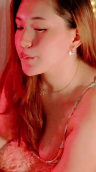 Miss Ukii the Big Ass Loves to Eat Ice Cream on Camera