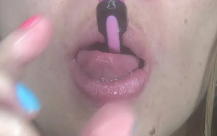 Angel eyes studio: Hot and Wet Toothbrush Show!!