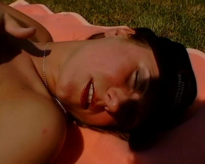 BB Video - Old School: Alman amatör genç yalnız kadın açık havada büyük doğal memeler