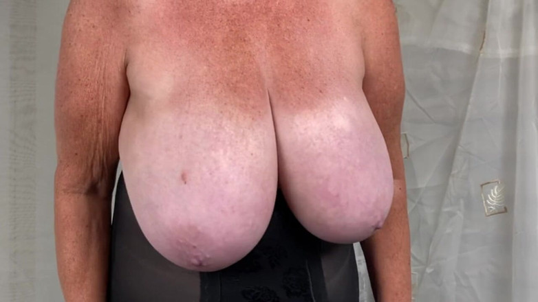 Aunty Sandra vintage girdle queen: Mătușa Sandra într-o centură foarte sexy