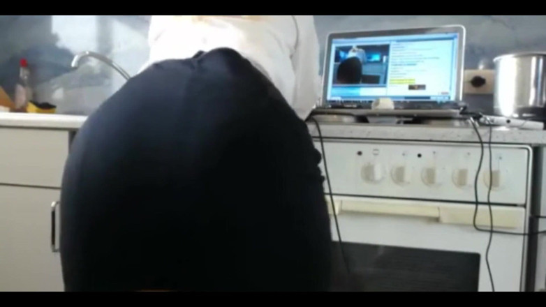 Sexydea: Slut Sexydea Fingering Herself on Live Webcam