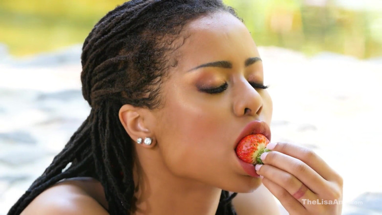The Lisa Ann: Lisa Ann goes lesbian in the garden with Kira Noir