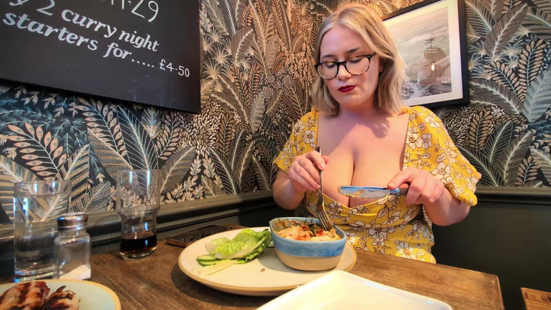 JessieHH: Cena con la matrigna Sfw gratis