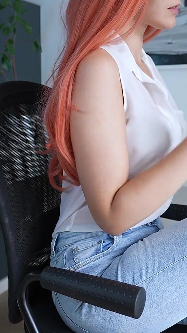 Emily Bee: Menggoda rakan sekerja saya dengan seluar jeans basah