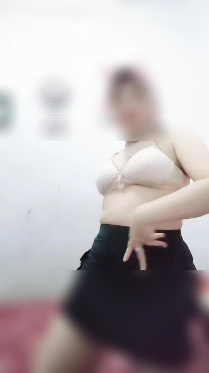 Hijab cute: Nahý tanec s hidžábem
