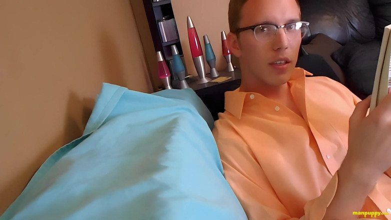 Man Puppy: Nerd gergasi Cuba Mengabaikan Awak