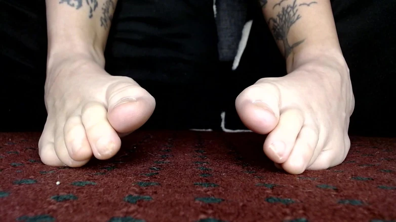 Abby Anna: Long Toes Wiggling Toes