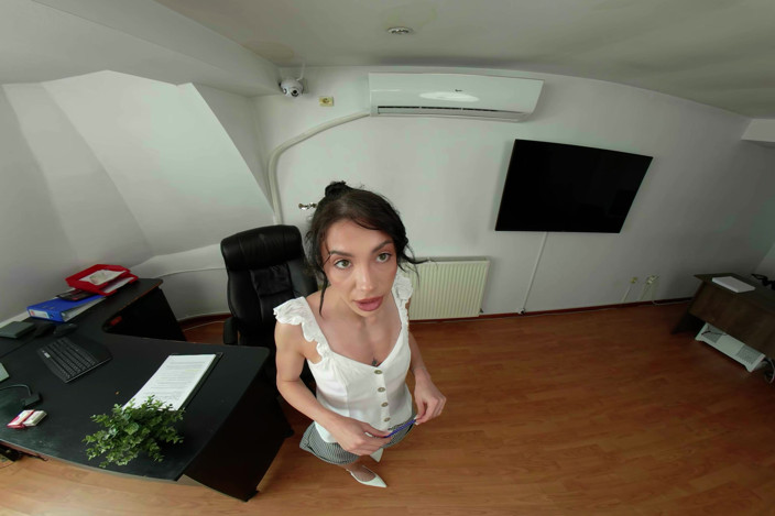 VRoomed: Francii Luscious, Maddie Perez - Break Your Boss