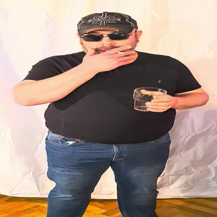 Bawdybear: Verkleed met een coole zonnebril, trakteer uzelf op een hete...
