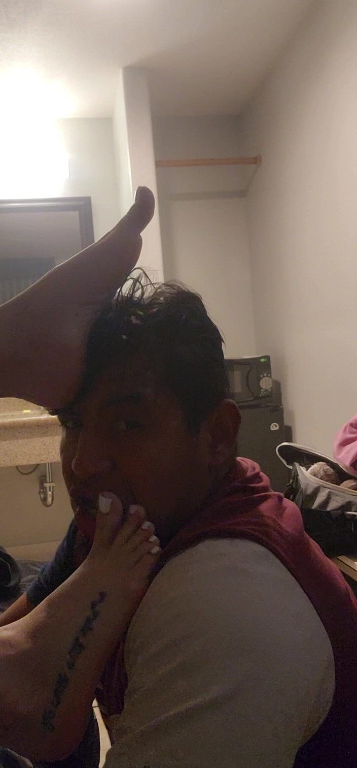 Adriano22: Pemujaan kaki seksi