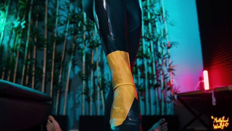 MollyRedWolf: Batgirl złapała i ukarała złodzieja bielizny - Mollyredwolf