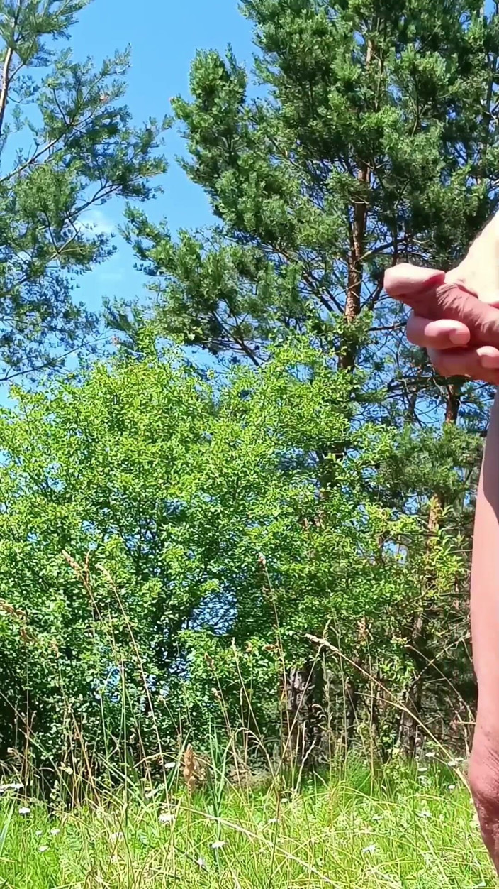 Ole63: Heißer Sommertag. Es ist gut, nackt zu sein und deinen...