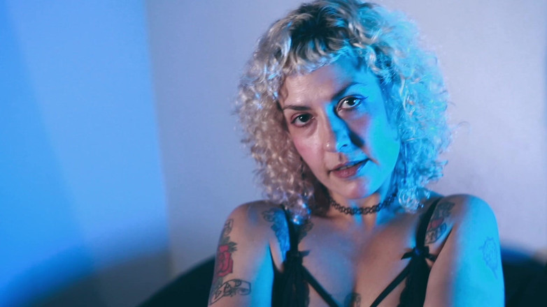 MariLou Moreira: Rebotando en un consolador de unicornio gigante