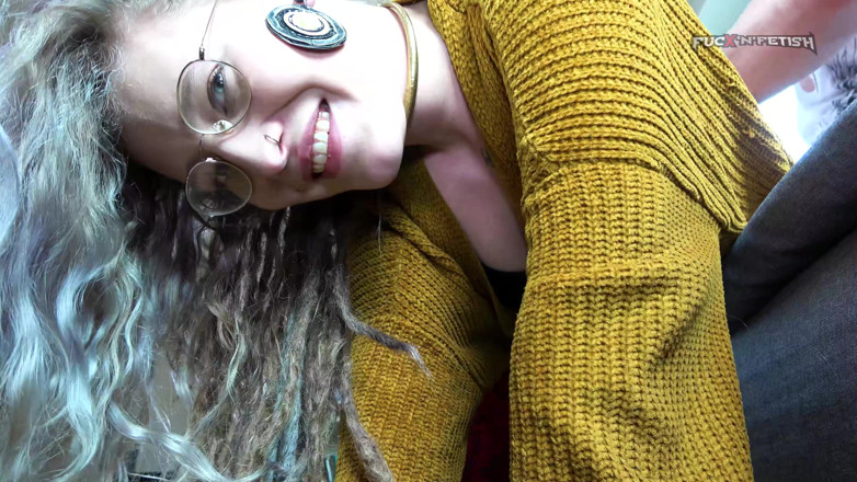 Fuck n Fetish: Firmemente espancada em meias.