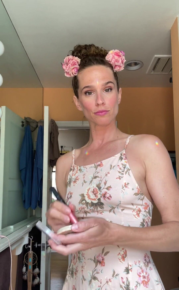 VibeWithMommy: Joi mẹ kế tức giận với bạn vì đã làm cho...