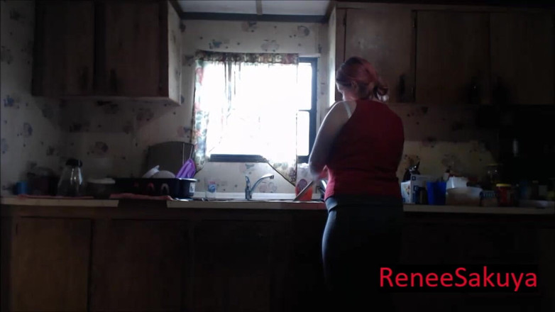 Renee Sakuya: Cewek hamil dengan celana jins ini dientot habis-habisan