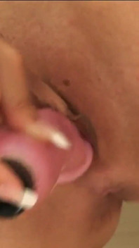 Porno-casting, frech, 18 jahre alt, mit rasierter muschi und goldenen haaren liebt es, mit sexspielzeug angezogen zu werden